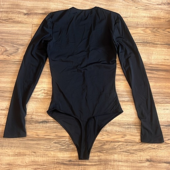 ALIX NYC Black Deep Vneck Longsleeve Irving Bodysuit Size Large - Picture 6 of 7